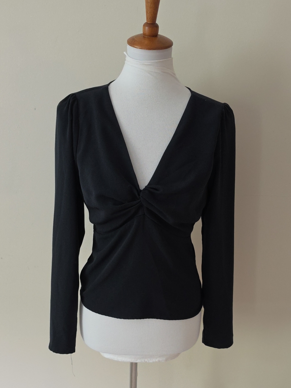 Abercrombie & Fitch Women's Black Twist-Front Long Sleeve Top